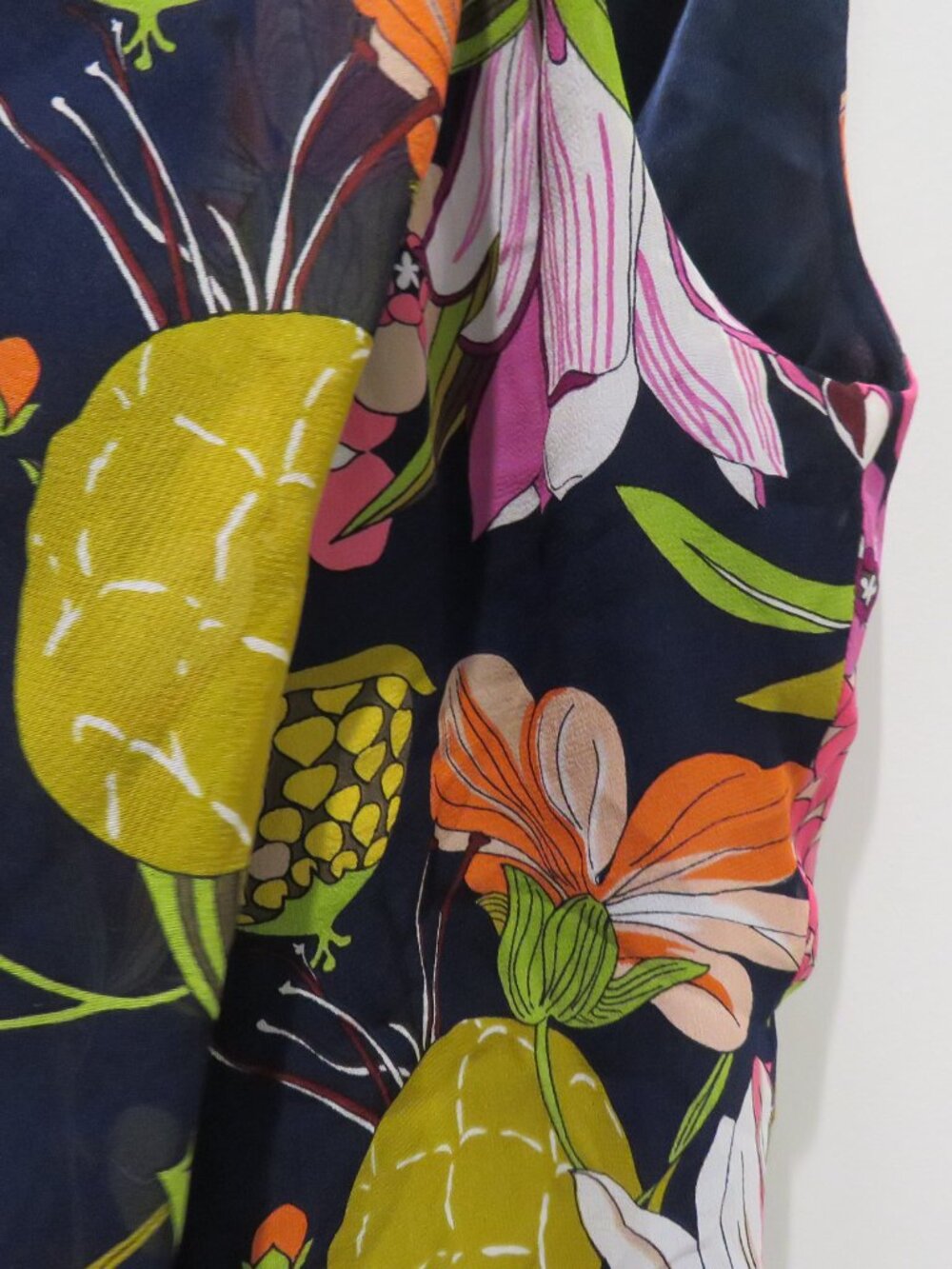 TRINA TURK 100% Silk Tropical Halter Neck Top Small Vacation Summer Preppy - Picture 5 of 13